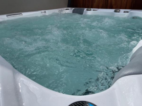 Winter Oase Beheizter Whirlpool Sauna und Kamin